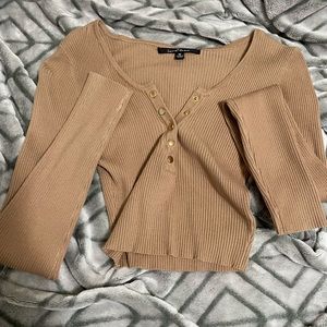 Long sleeve crop top. Never been worn